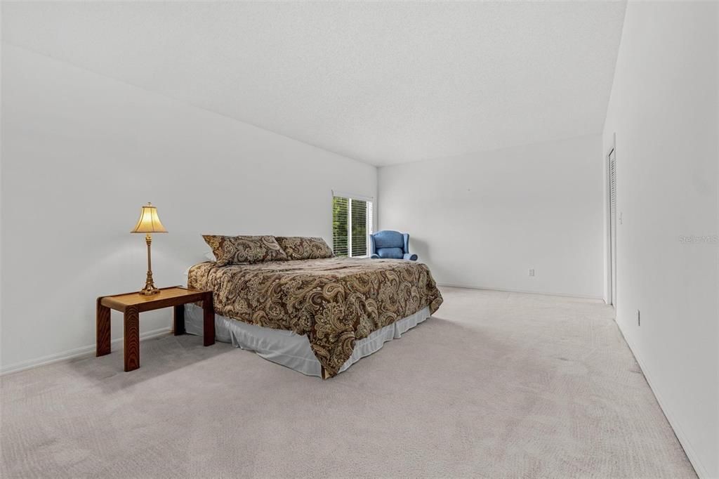 Под контрактом: $685,000 (4 спален, 2 ванн, 3376 Квадратных фут)