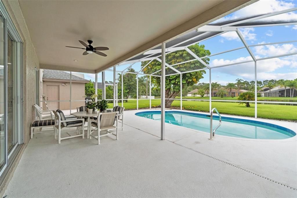 Под контрактом: $685,000 (4 спален, 2 ванн, 3376 Квадратных фут)