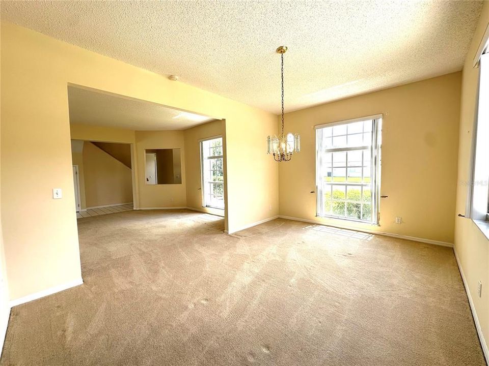 Под контрактом: $685,000 (4 спален, 2 ванн, 3376 Квадратных фут)