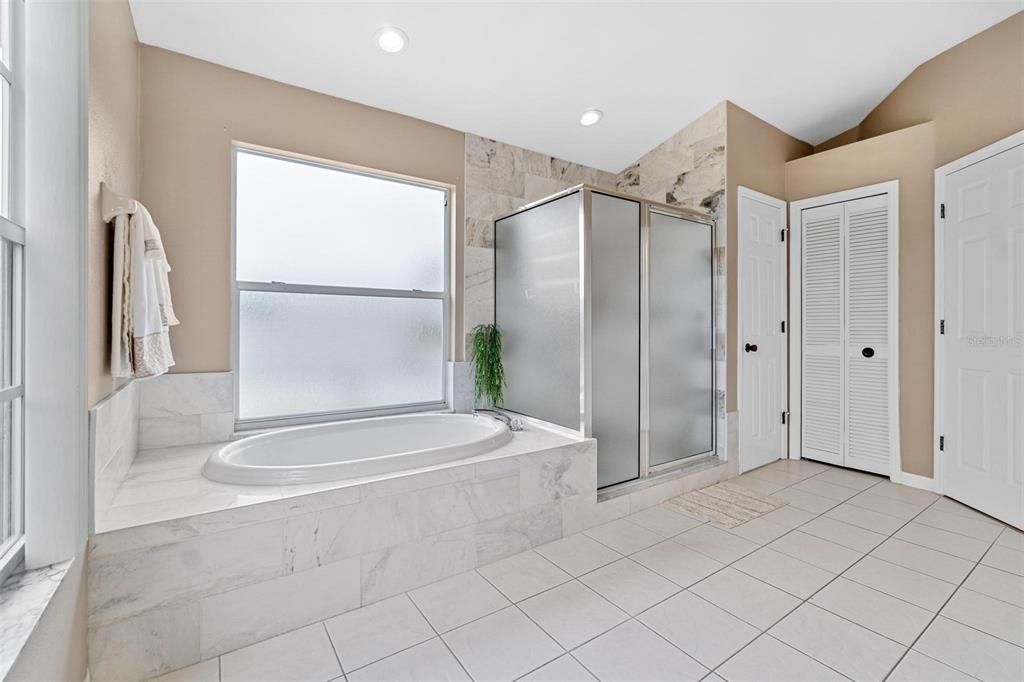 Под контрактом: $685,000 (4 спален, 2 ванн, 3376 Квадратных фут)