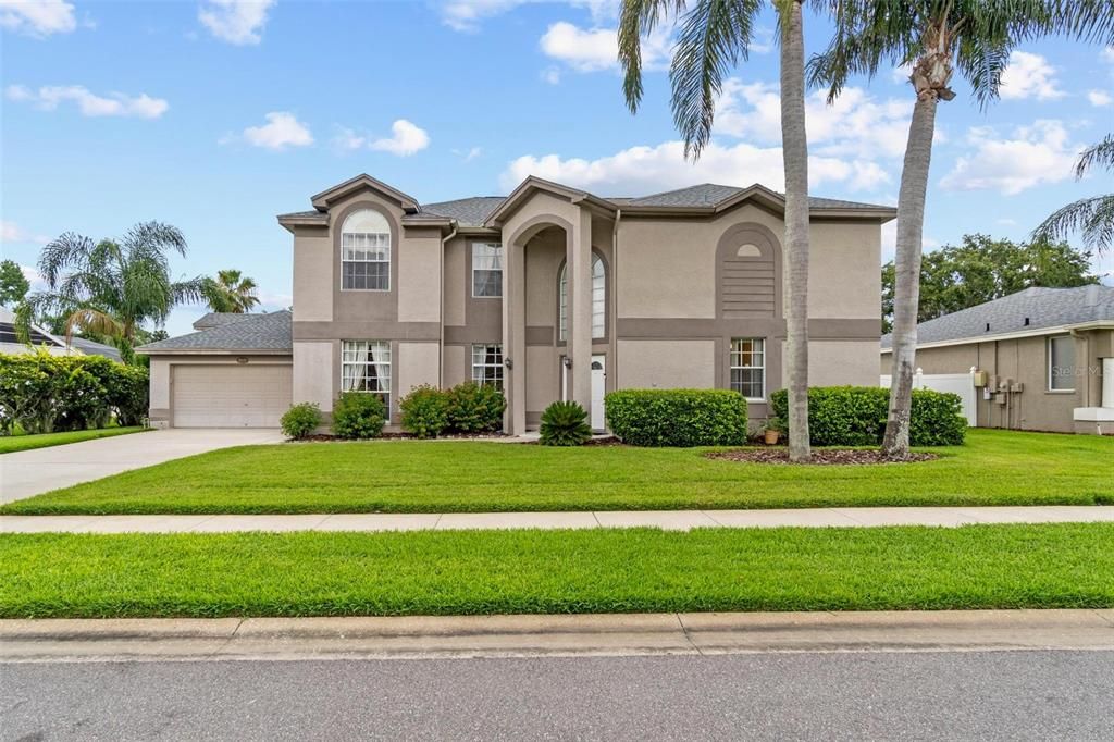 Под контрактом: $685,000 (4 спален, 2 ванн, 3376 Квадратных фут)