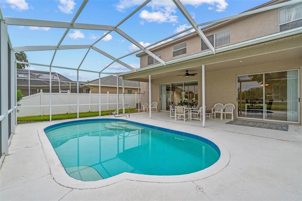 Под контрактом: $685,000 (4 спален, 2 ванн, 3376 Квадратных фут)