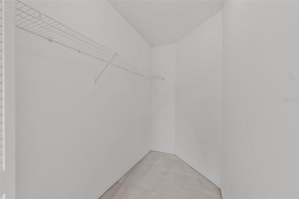 Под контрактом: $685,000 (4 спален, 2 ванн, 3376 Квадратных фут)