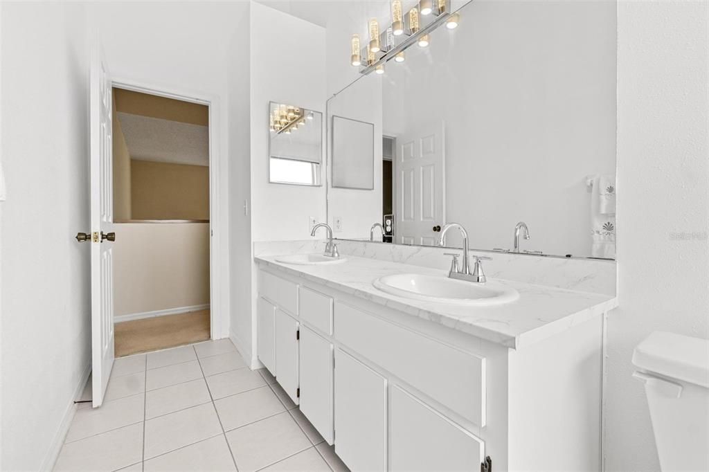 Под контрактом: $685,000 (4 спален, 2 ванн, 3376 Квадратных фут)