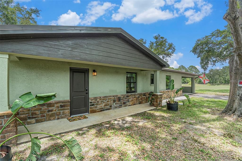 Под контрактом: $510,000 (3 спален, 2 ванн, 1756 Квадратных фут)