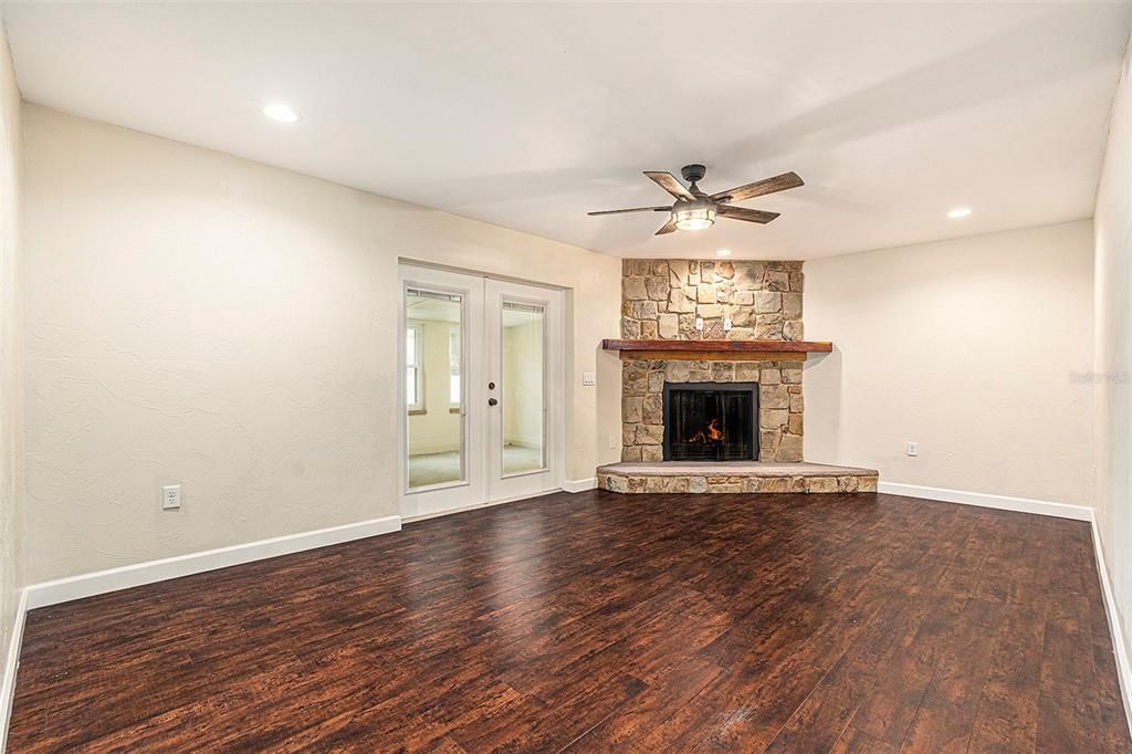 Под контрактом: $510,000 (3 спален, 2 ванн, 1756 Квадратных фут)