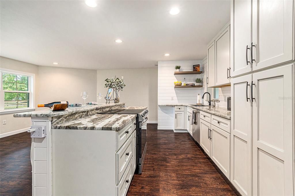 Под контрактом: $510,000 (3 спален, 2 ванн, 1756 Квадратных фут)