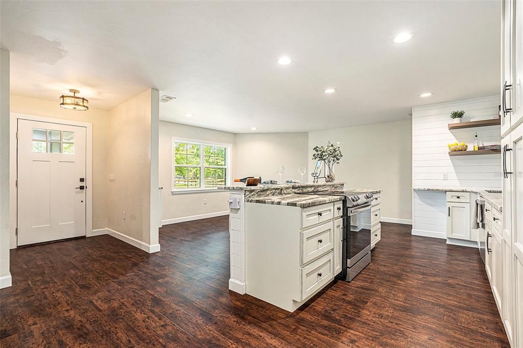 Под контрактом: $510,000 (3 спален, 2 ванн, 1756 Квадратных фут)