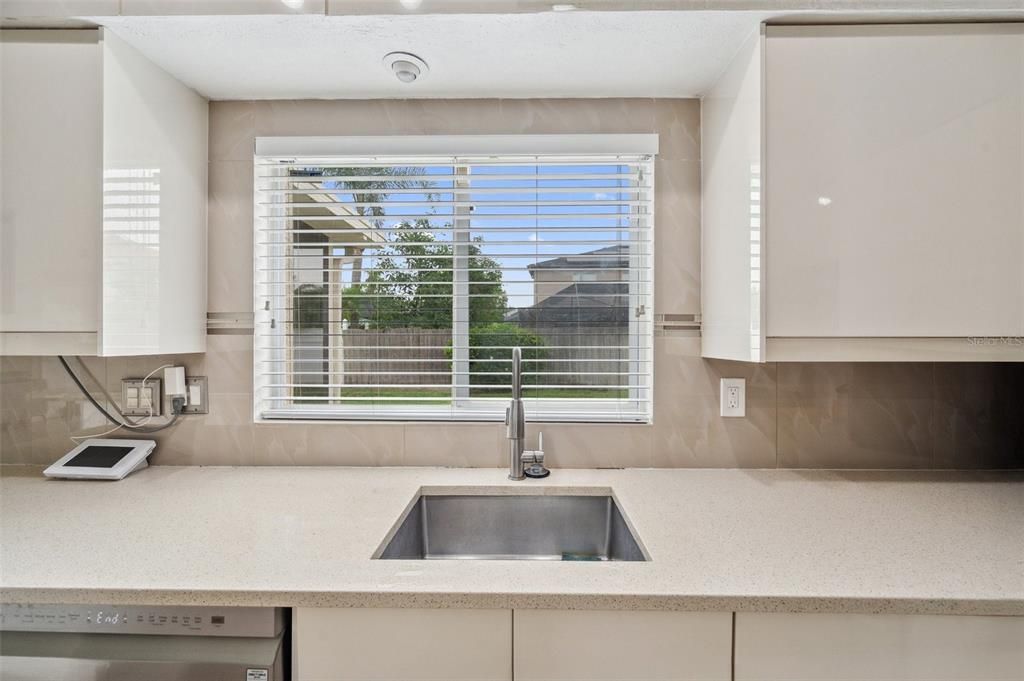 На продажу: $550,000 (5 спален, 2 ванн, 3243 Квадратных фут)