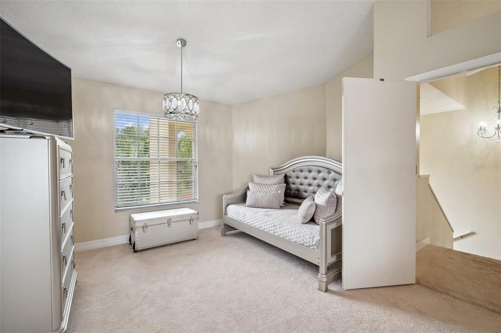 На продажу: $550,000 (5 спален, 2 ванн, 3243 Квадратных фут)