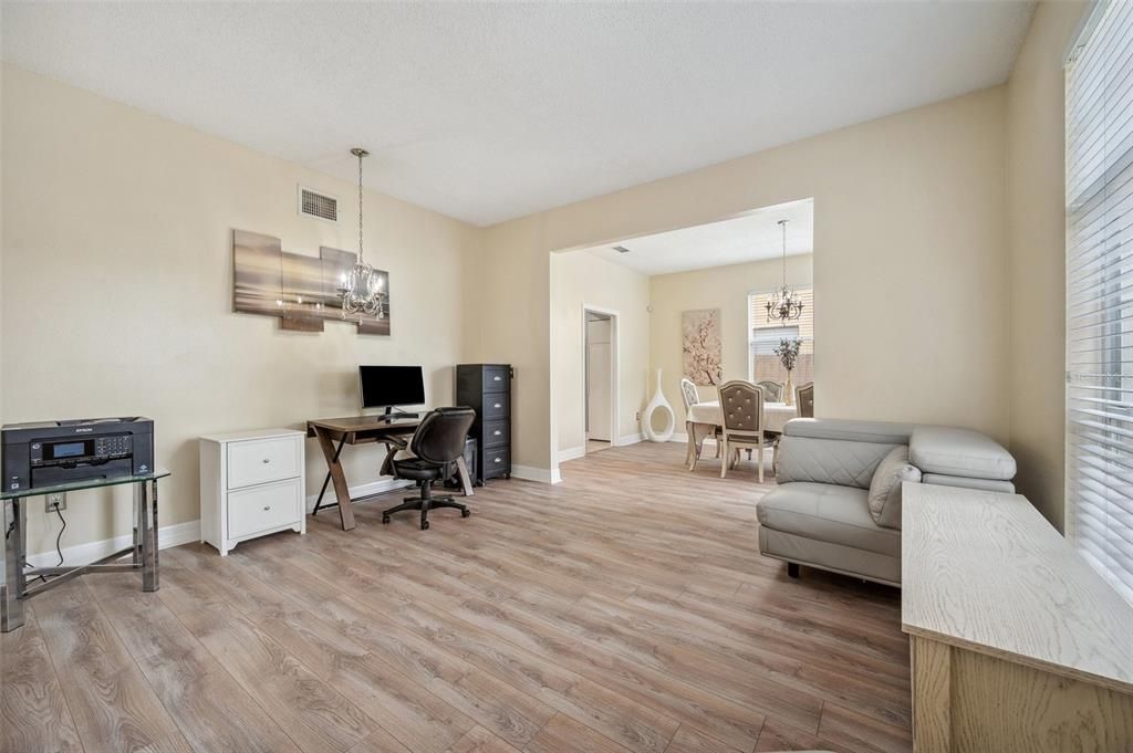 На продажу: $550,000 (5 спален, 2 ванн, 3243 Квадратных фут)