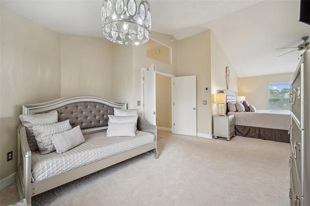 На продажу: $550,000 (5 спален, 2 ванн, 3243 Квадратных фут)