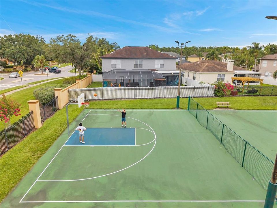 На продажу: $550,000 (5 спален, 2 ванн, 3243 Квадратных фут)