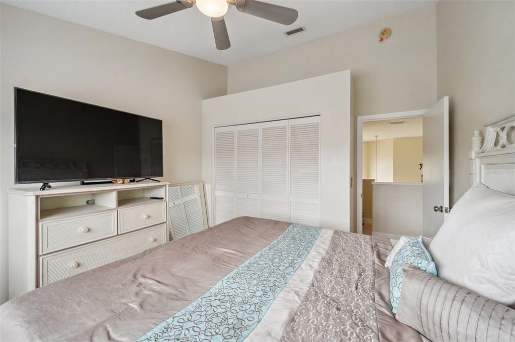 На продажу: $550,000 (5 спален, 2 ванн, 3243 Квадратных фут)