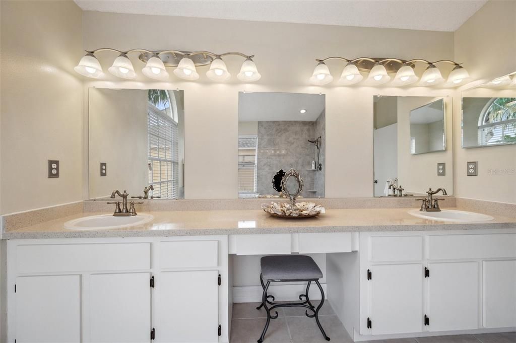 На продажу: $550,000 (5 спален, 2 ванн, 3243 Квадратных фут)