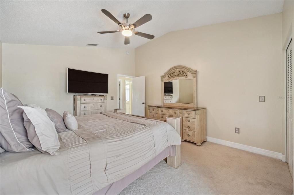 На продажу: $550,000 (5 спален, 2 ванн, 3243 Квадратных фут)