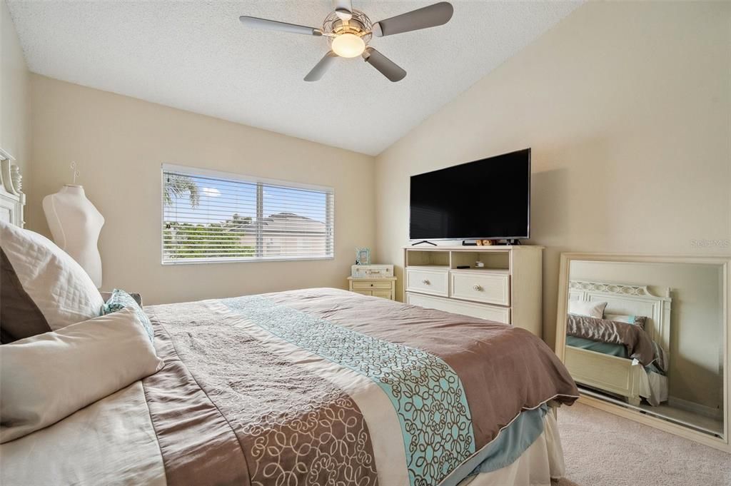 На продажу: $550,000 (5 спален, 2 ванн, 3243 Квадратных фут)