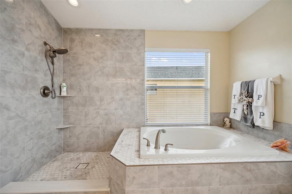 На продажу: $550,000 (5 спален, 2 ванн, 3243 Квадратных фут)