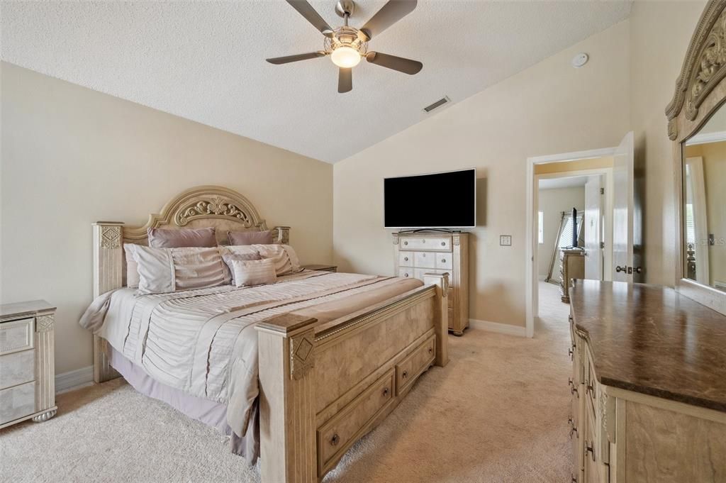 На продажу: $550,000 (5 спален, 2 ванн, 3243 Квадратных фут)