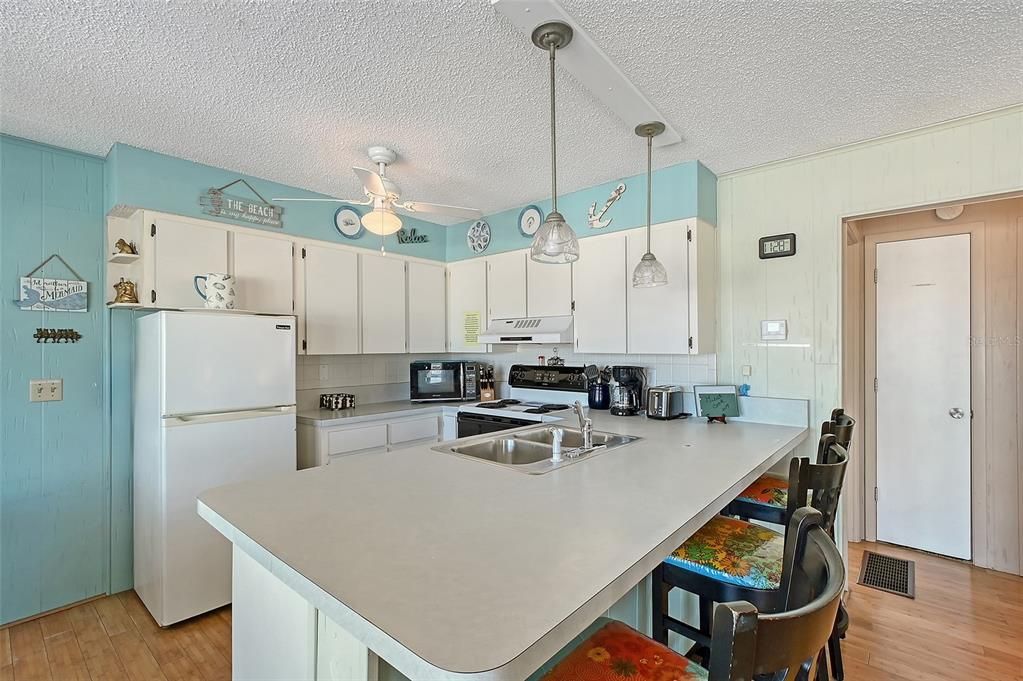 For Sale: $1,250,000 (4 beds, 0 baths, 1664 Square Feet)