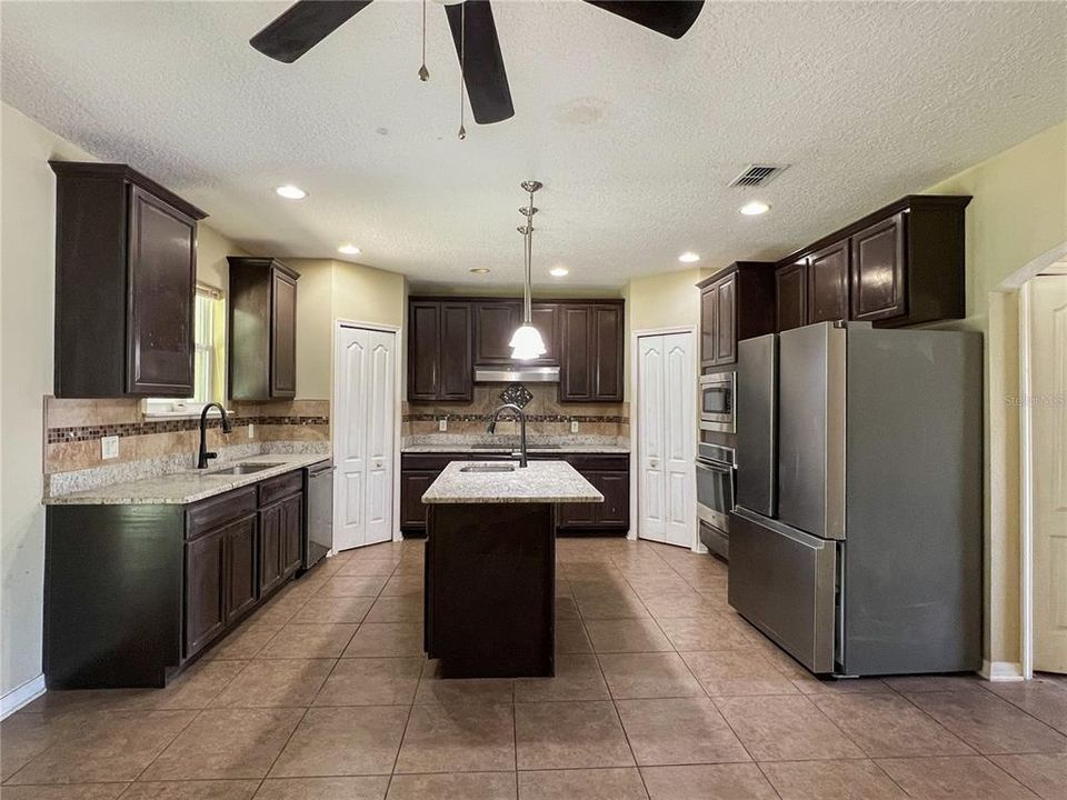 Active With Contract: $284,900 (5 beds, 3 baths, 2887 Square Feet)