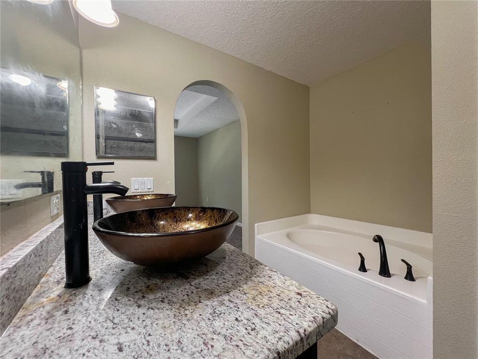 Active With Contract: $284,900 (5 beds, 3 baths, 2887 Square Feet)