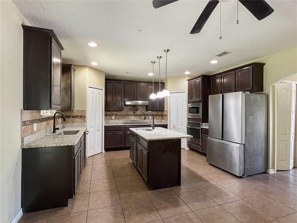 Active With Contract: $284,900 (5 beds, 3 baths, 2887 Square Feet)