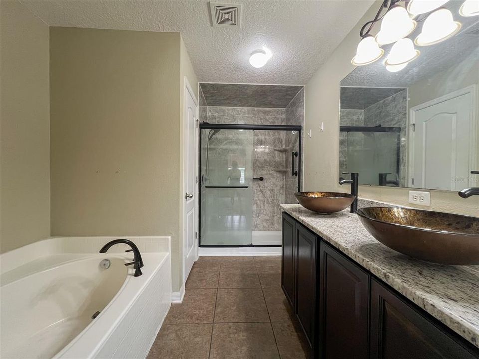 Active With Contract: $284,900 (5 beds, 3 baths, 2887 Square Feet)