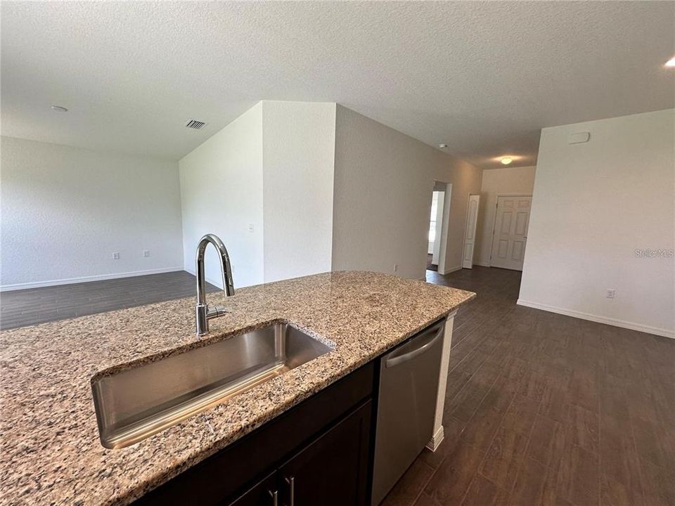 For Rent: $1,850 (3 beds, 2 baths, 1266 Square Feet)