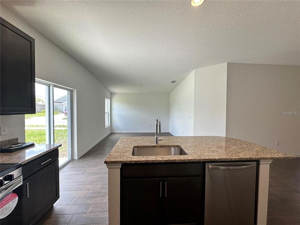 For Rent: $1,850 (3 beds, 2 baths, 1266 Square Feet)