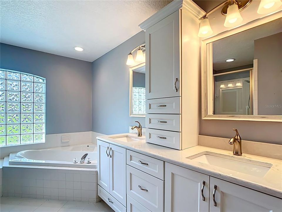 Active With Contract: $375,000 (3 beds, 2 baths, 2256 Square Feet)
