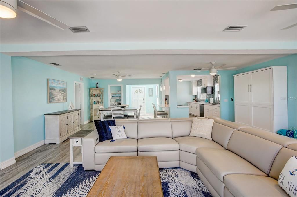 For Sale: $1,198,000 (2 beds, 2 baths, 1551 Square Feet)