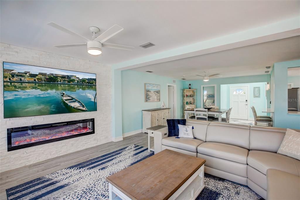 For Sale: $1,198,000 (2 beds, 2 baths, 1551 Square Feet)