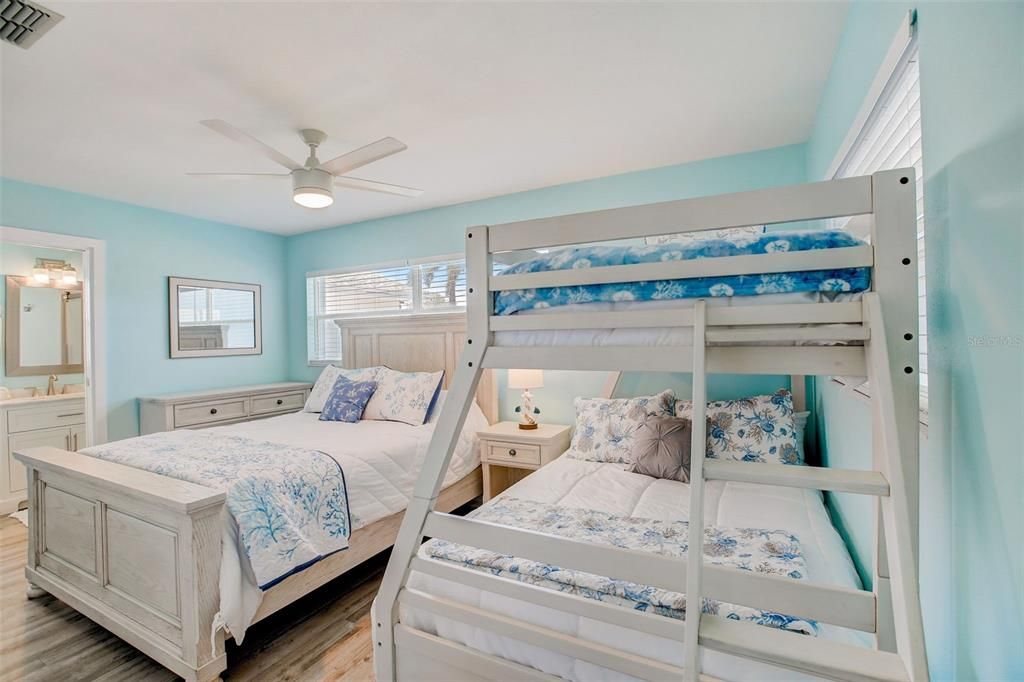 For Sale: $1,198,000 (2 beds, 2 baths, 1551 Square Feet)