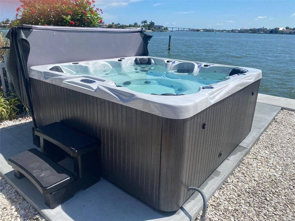 For Sale: $1,198,000 (2 beds, 2 baths, 1551 Square Feet)