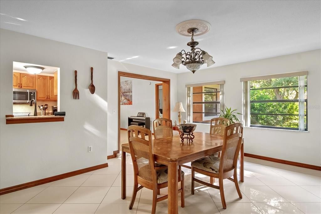 待售: $529,900 (4 贝兹, 3 浴室, 2438 平方英尺)