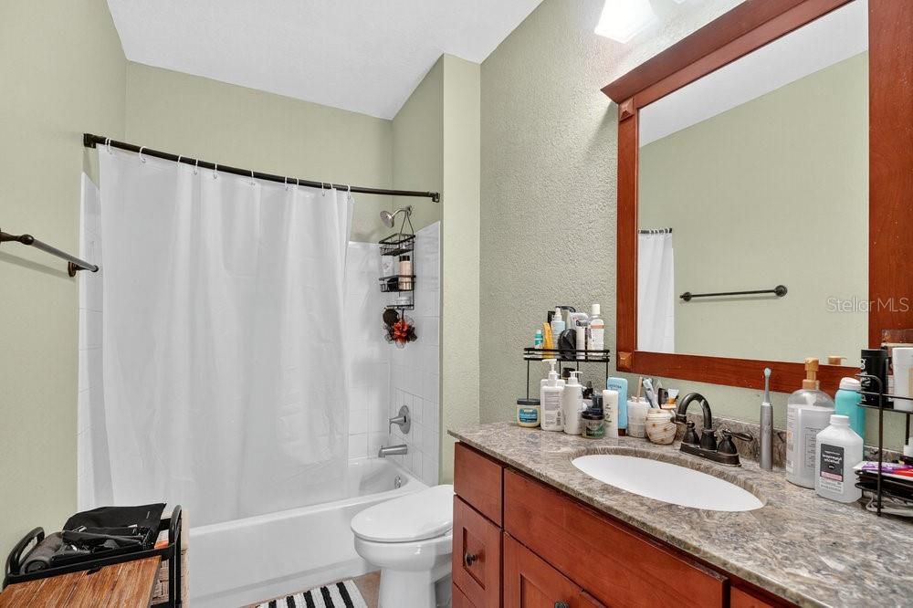 待售: $233,900 (2 贝兹, 2 浴室, 1398 平方英尺)