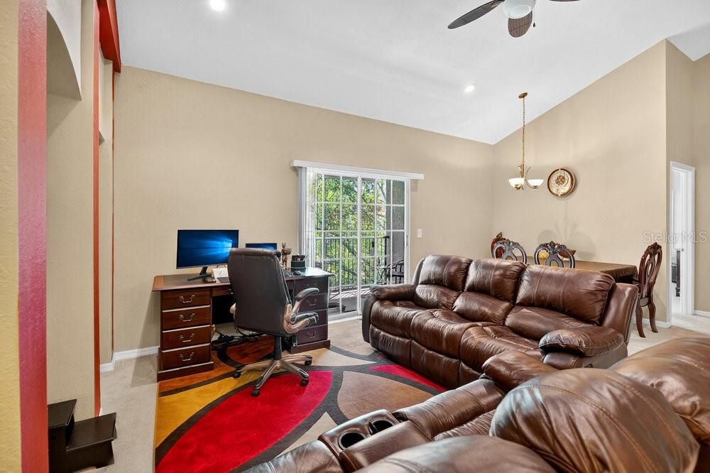 待售: $233,900 (2 贝兹, 2 浴室, 1398 平方英尺)