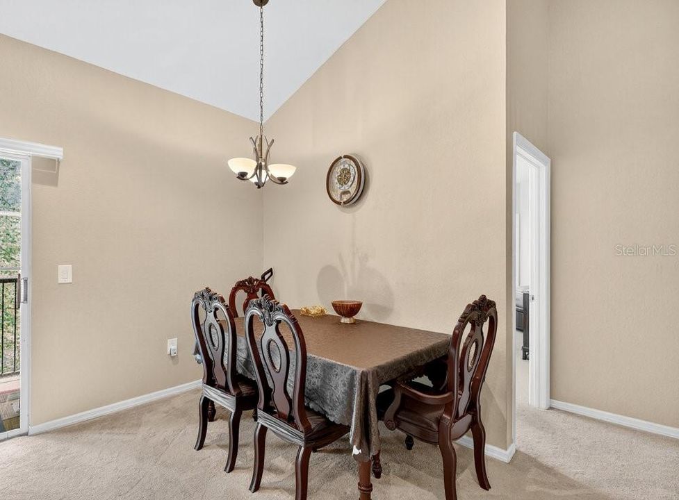 待售: $233,900 (2 贝兹, 2 浴室, 1398 平方英尺)