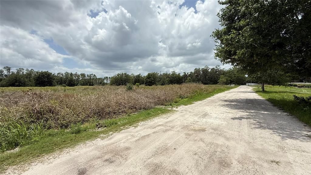 待售: $2,149,000 (9.80 acres)