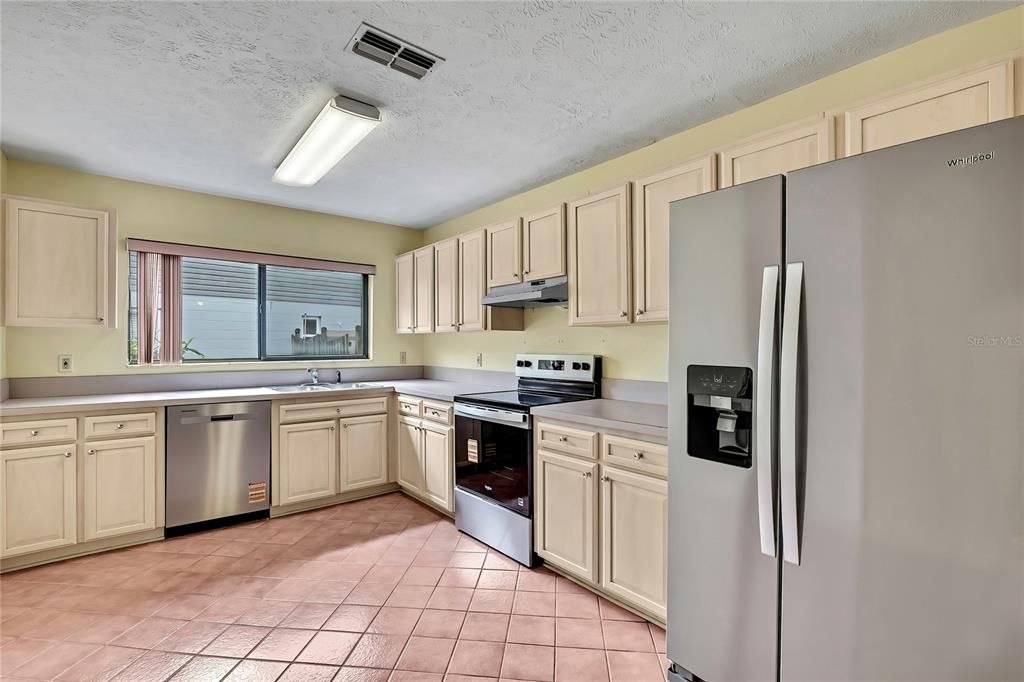 合同活跃: $329,900 (3 贝兹, 2 浴室, 1519 平方英尺)