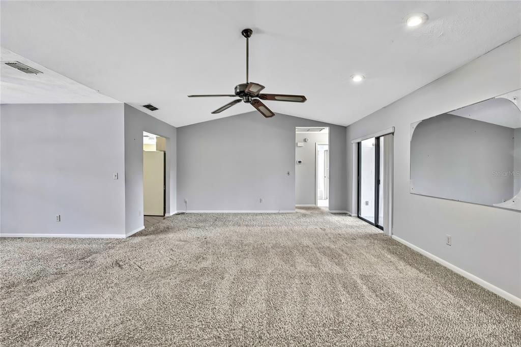 合同活跃: $329,900 (3 贝兹, 2 浴室, 1519 平方英尺)