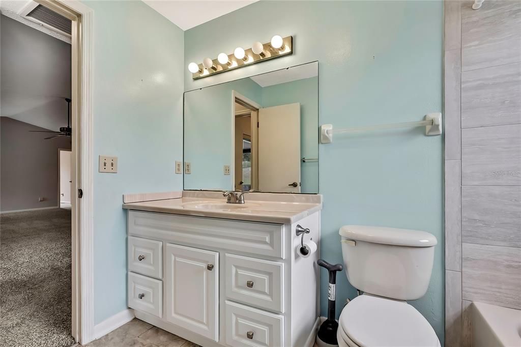 合同活跃: $329,900 (3 贝兹, 2 浴室, 1519 平方英尺)