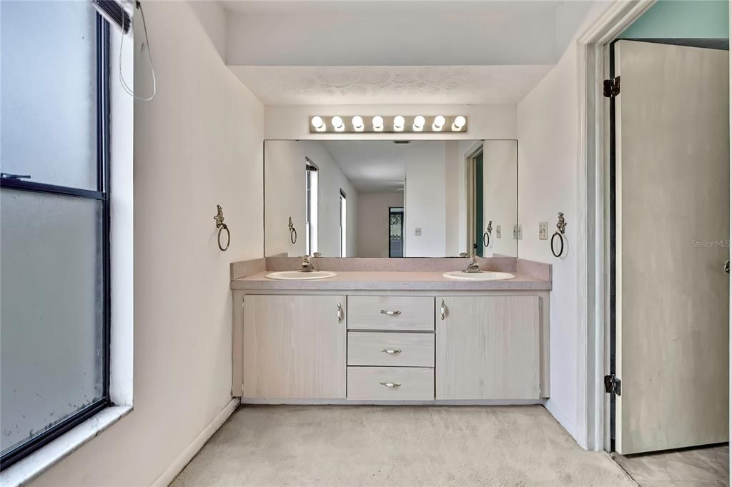 合同活跃: $329,900 (3 贝兹, 2 浴室, 1519 平方英尺)