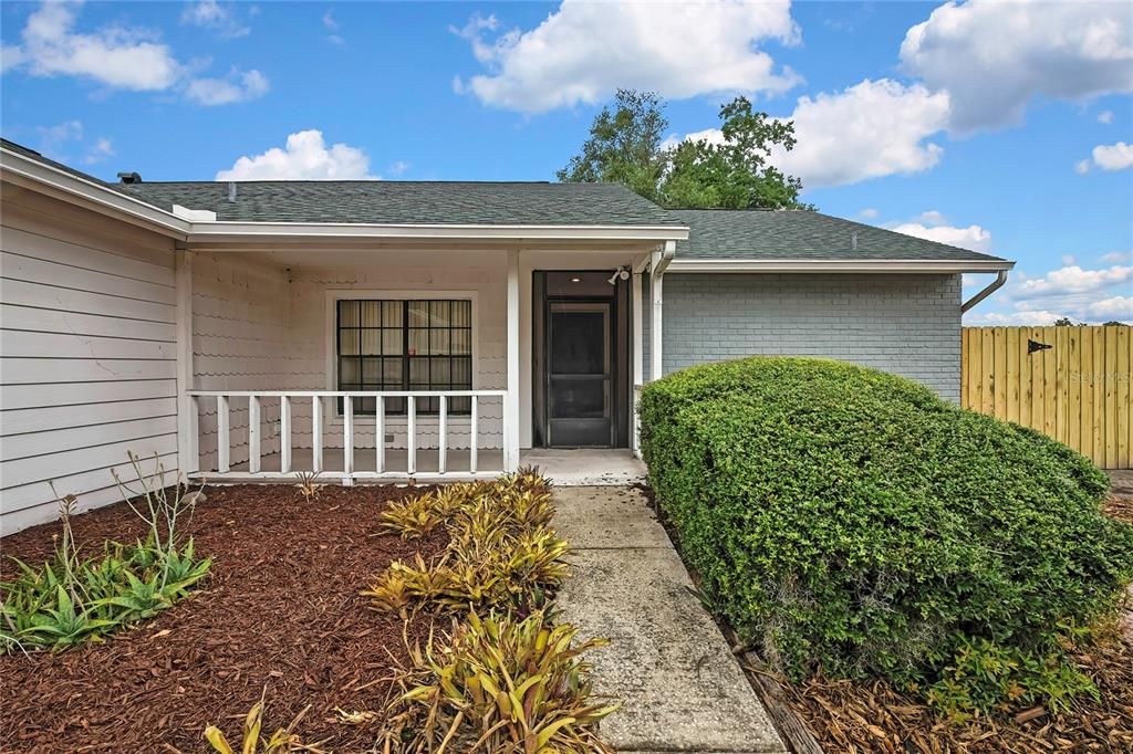 合同活跃: $329,900 (3 贝兹, 2 浴室, 1519 平方英尺)