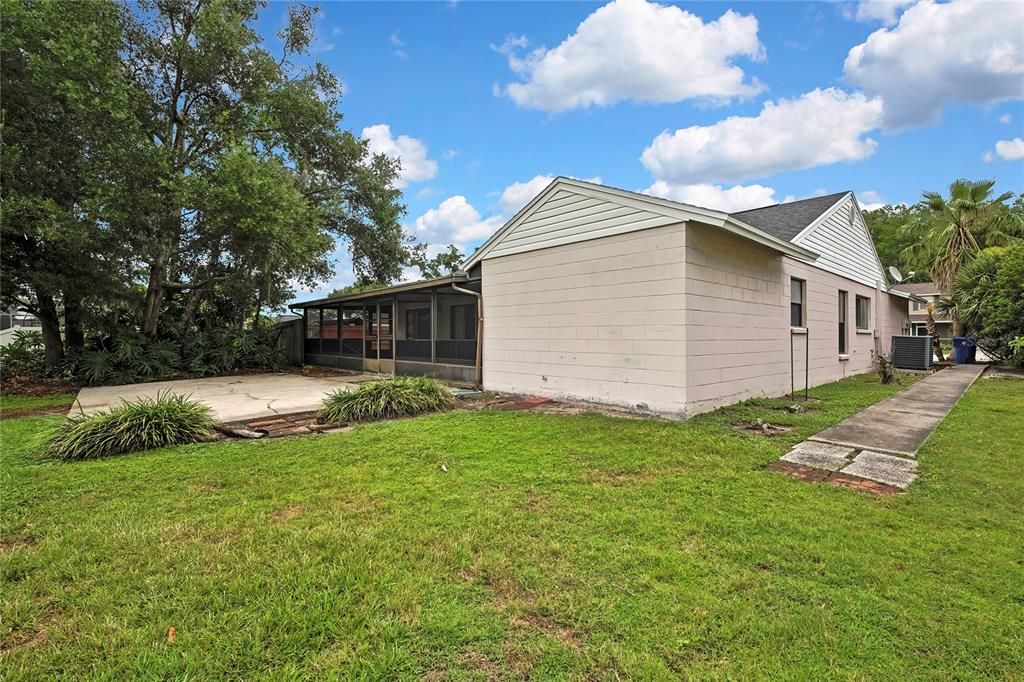 合同活跃: $329,900 (3 贝兹, 2 浴室, 1519 平方英尺)