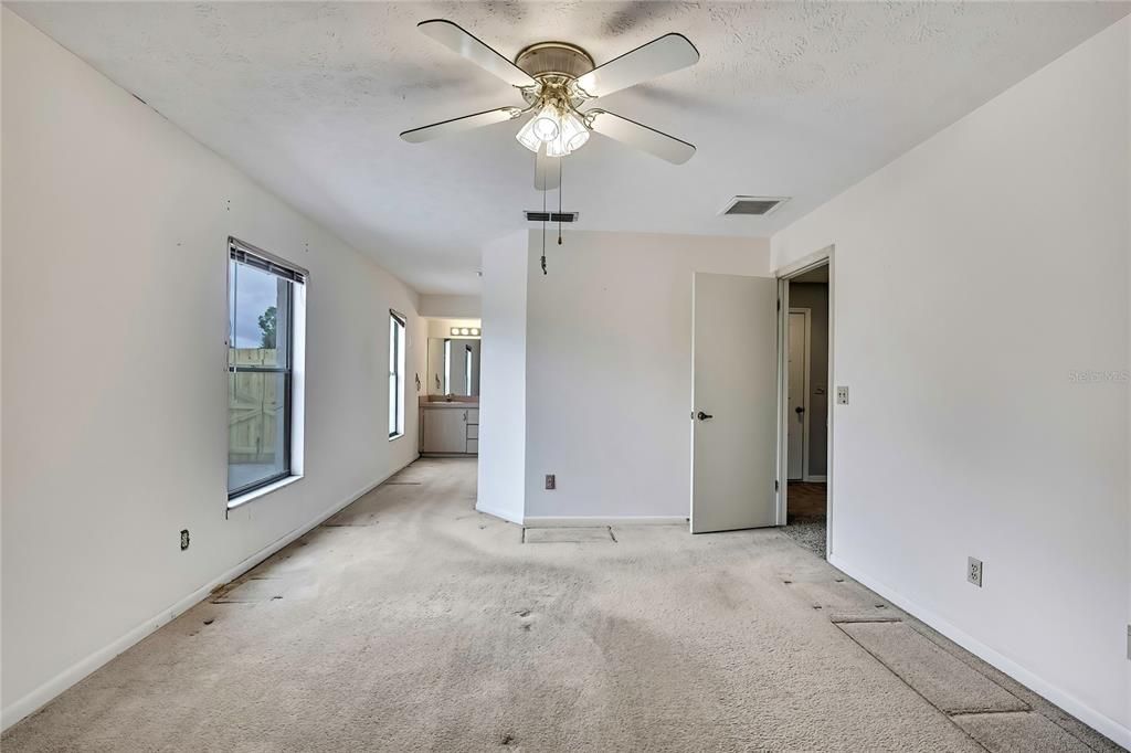 合同活跃: $329,900 (3 贝兹, 2 浴室, 1519 平方英尺)