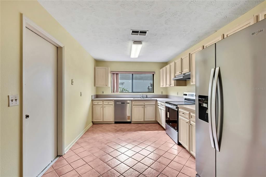 合同活跃: $329,900 (3 贝兹, 2 浴室, 1519 平方英尺)