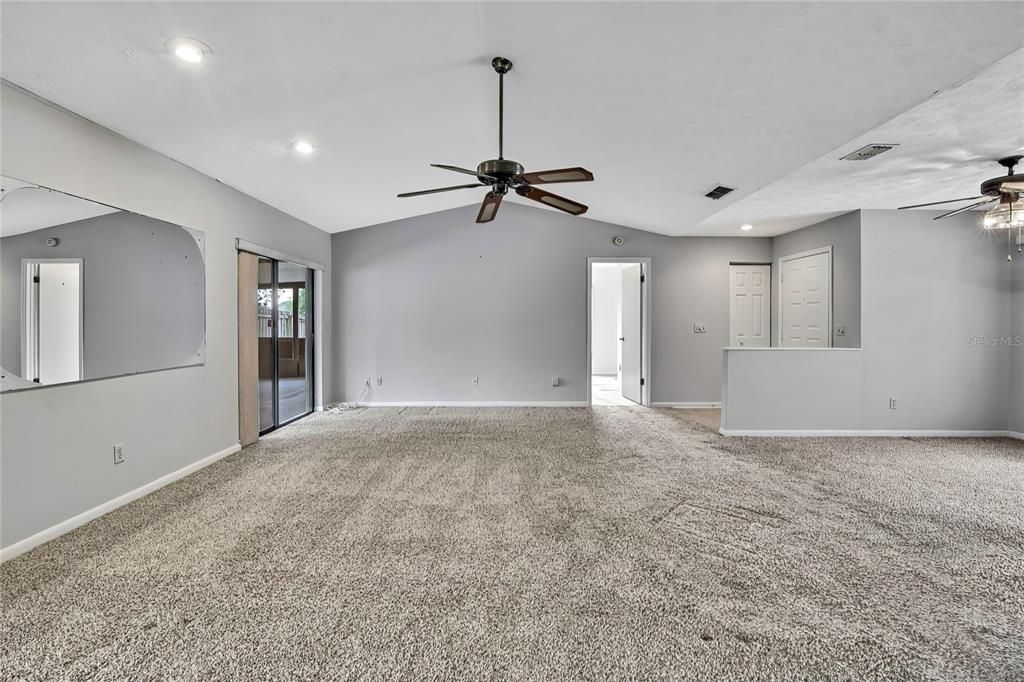 合同活跃: $329,900 (3 贝兹, 2 浴室, 1519 平方英尺)