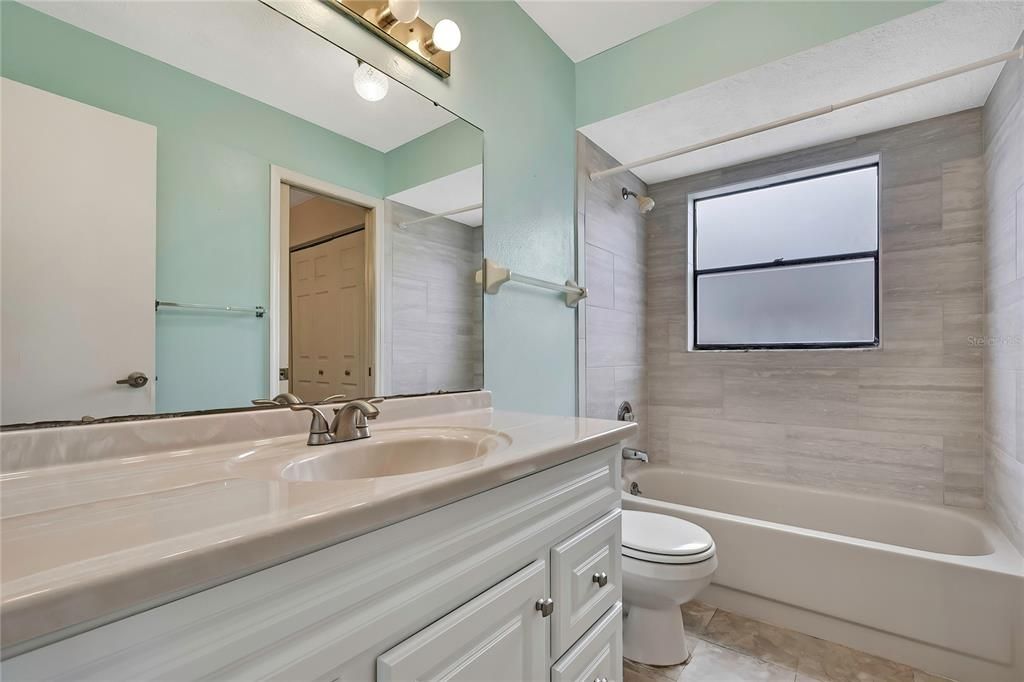 合同活跃: $329,900 (3 贝兹, 2 浴室, 1519 平方英尺)